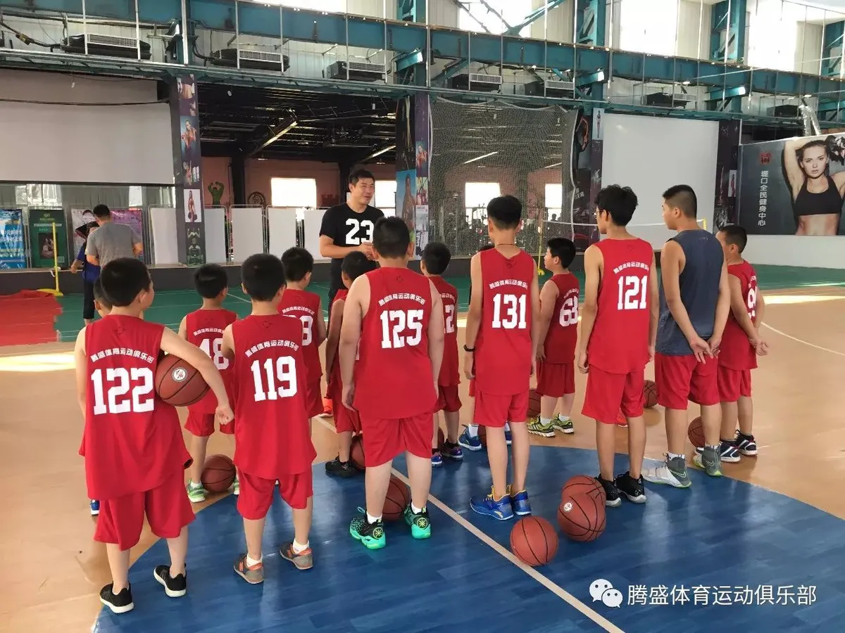 儿童如何在游戏中学习篮球技术_1